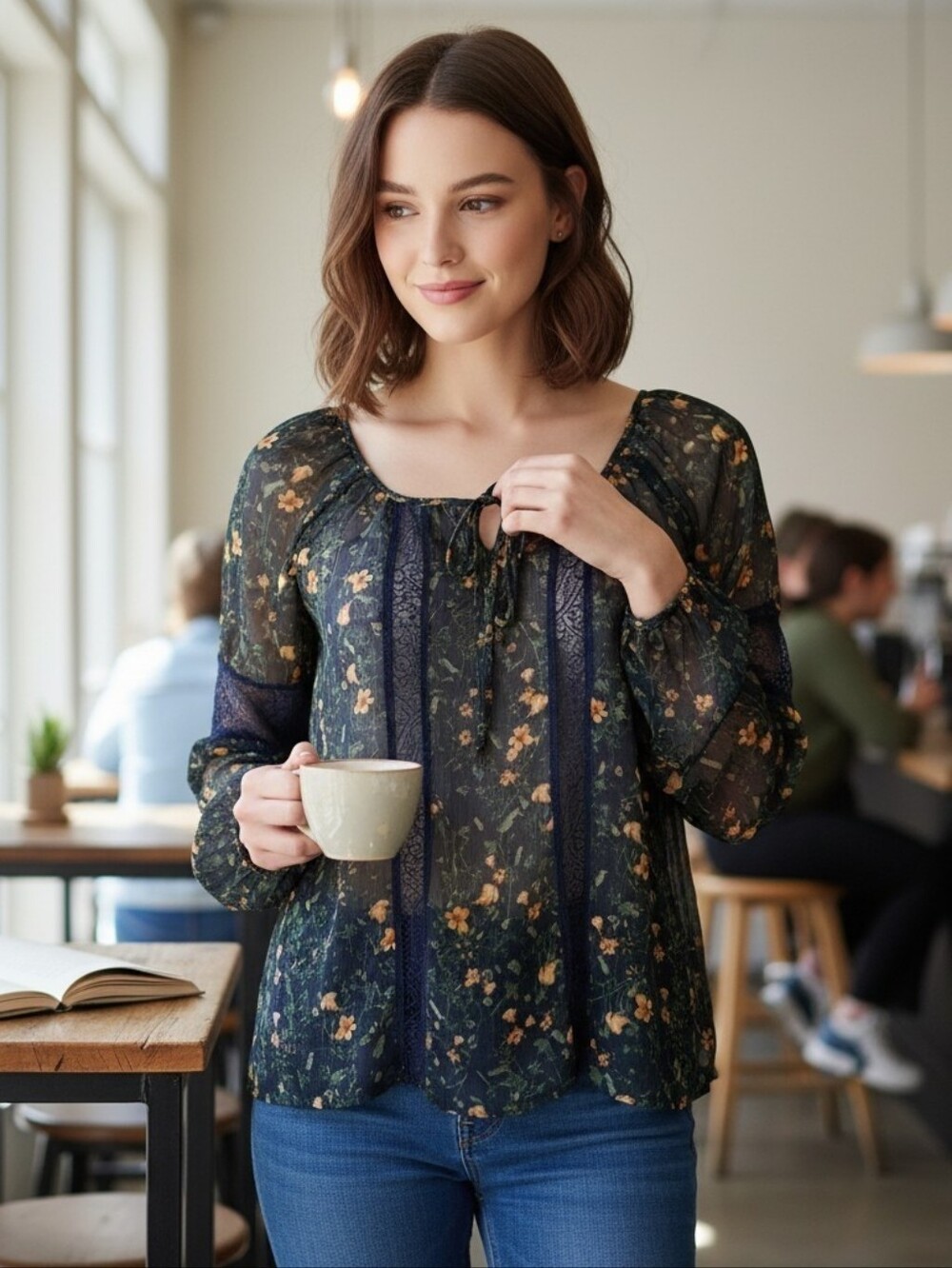 Princess Vera Wang Romantic Midnight Bloom Lace Blouse Juniors – Size Small